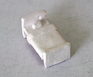 ミニチュアのベッド